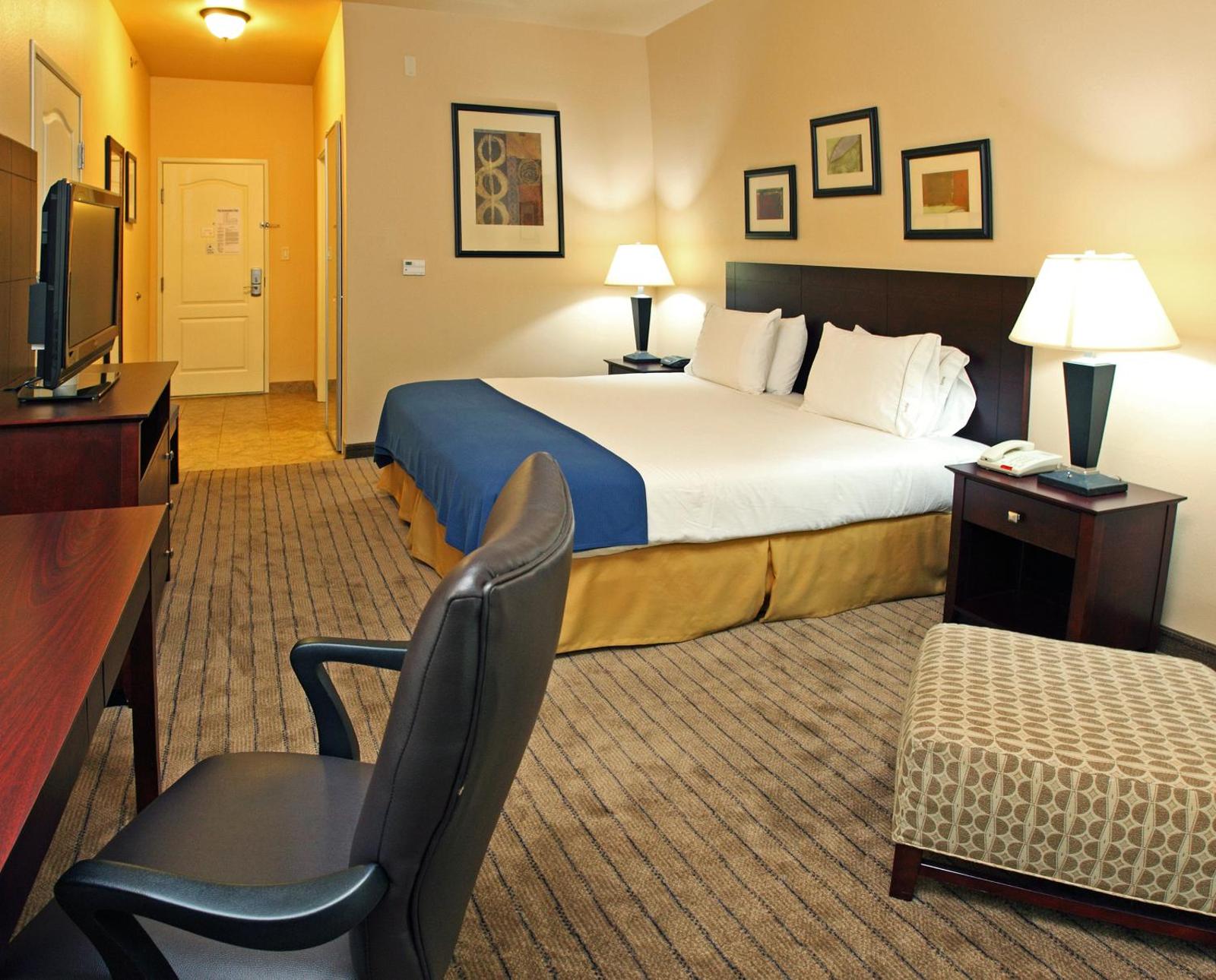 Holiday Inn Express Hotel & Suites Marshall, an IHG Hotel