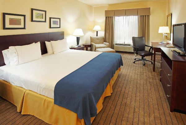 Holiday Inn Express Hotel & Suites Marshall, an IHG Hotel image 3